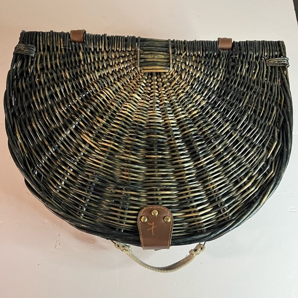 Vintage Blue Wicker Picnic Basket Set – 36+ Pieces Complete - Picture 2 of 16